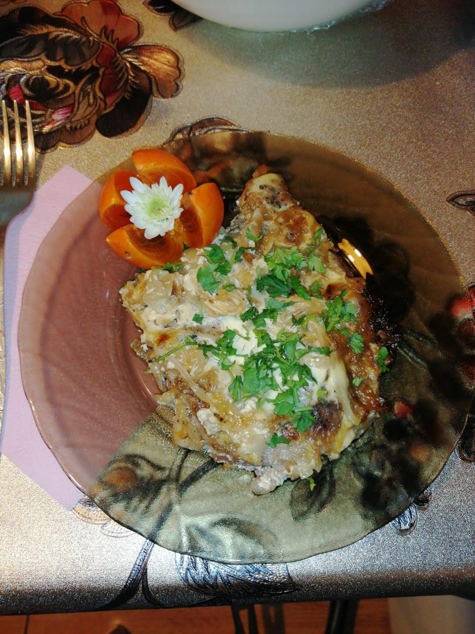 Куриное филе с грибами в сметанном соусе