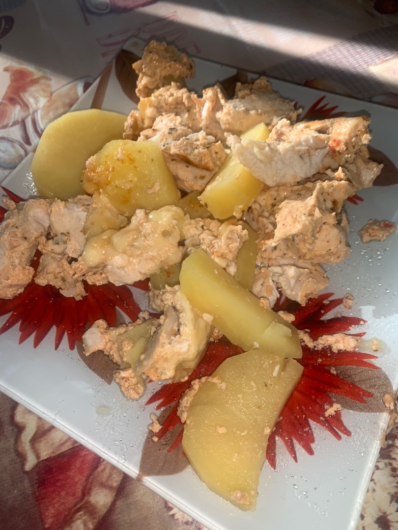 Курочка с картошечкой с сыром в сливочном соусе