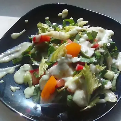Фитнес—салат с соусом из авокадо