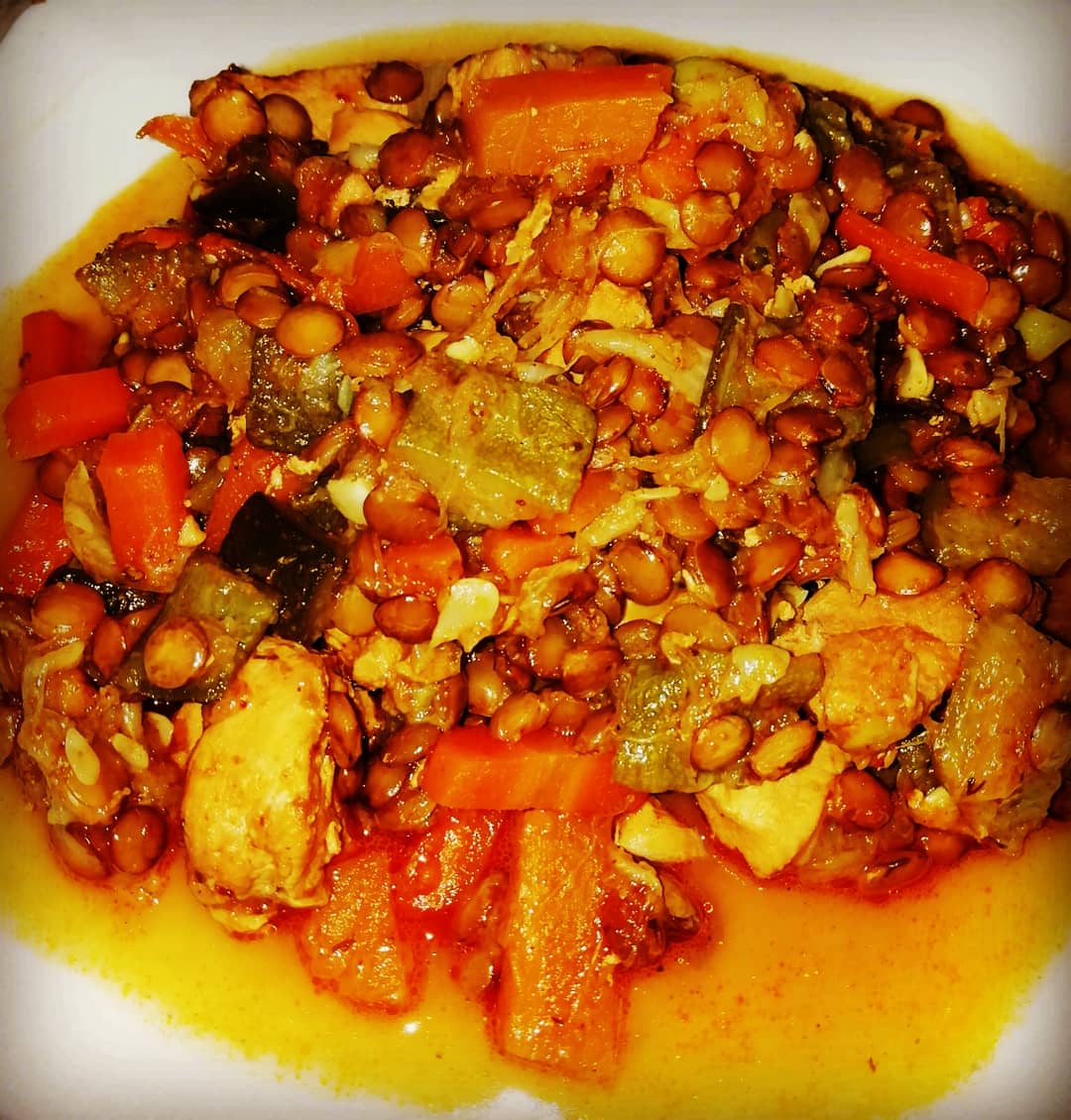 Овощное рагу с курицей и чечевицей