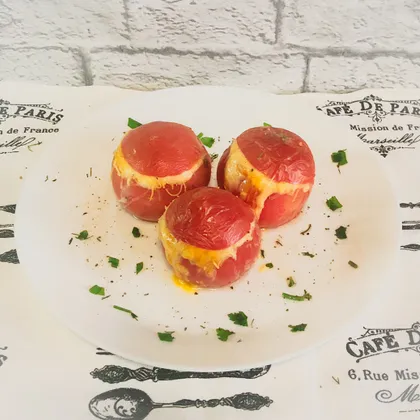 Запечённые помидоры с сыром и яйцом