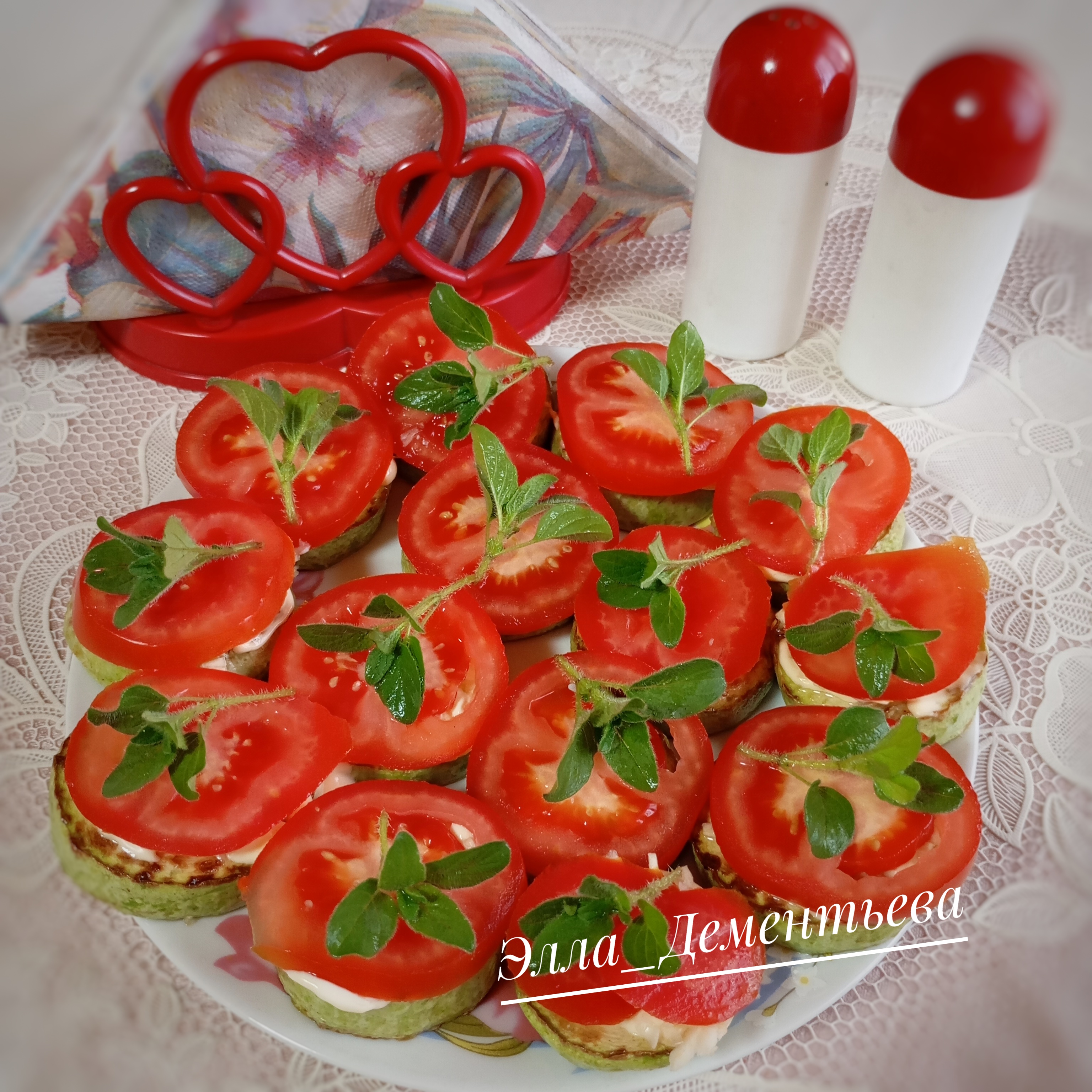 Кабачки с помидорами на закуску
