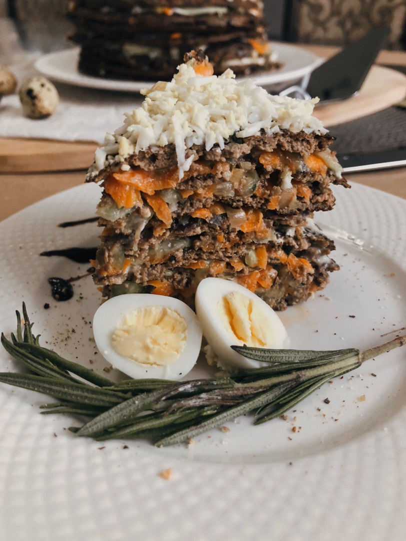 Печеночный салат с солеными огурчиками – рецепт сытной деревенской закуски