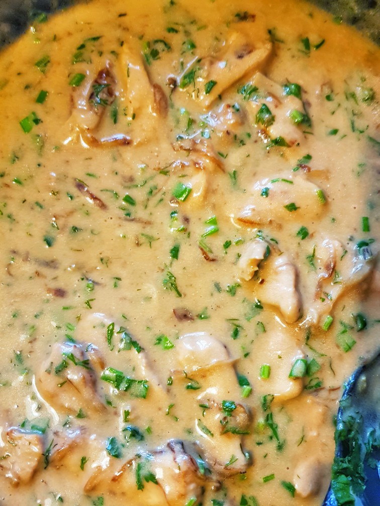 Мясной соус с зеленью😋