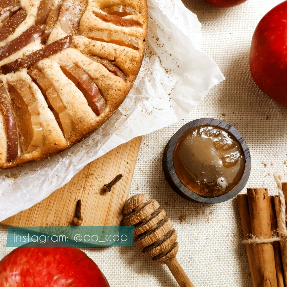 Яблочный пирог-перевёртыш в мультиварке, пошаговый рецепт с фото от автора Елена Мойшук