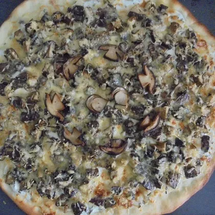 Пицца с белыми грибами и рикоттой