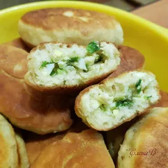 Быстрые пирожки с зелёным луком и яйцом