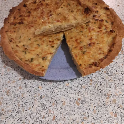 Луковый пирог с плавленным сыром