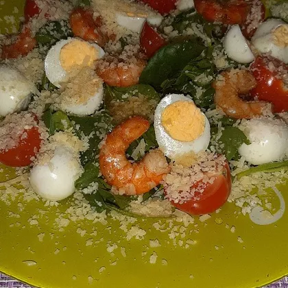 Салат из шпината с креветками