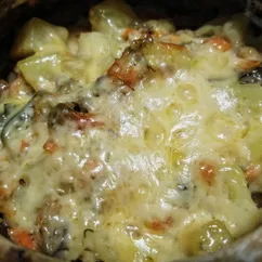 Горшочки с фаршем, грибами и овощами