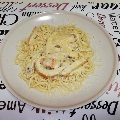 Спагетти с грудкой под сыром
