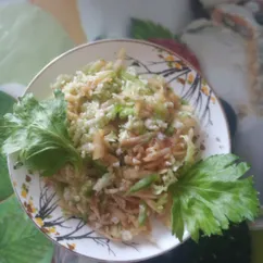 Салат из зелёной редки с яблоком