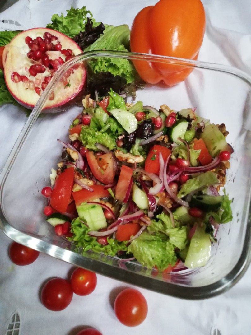 Салат с курицей, грибами и грецкими орехами — рецепт с фото пошагово