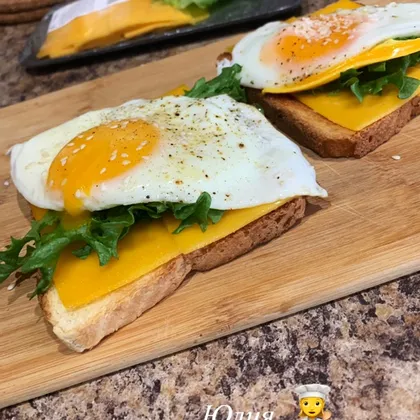 Вкусный завтрак 😋тосты с яйцом