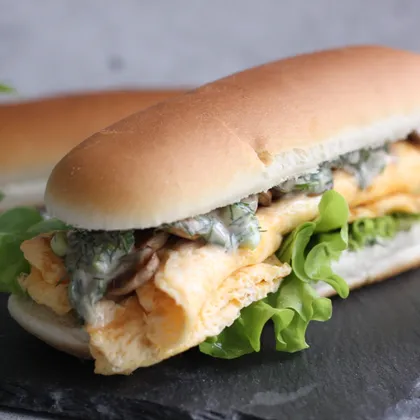 Сэндвич с грибами и омлетом