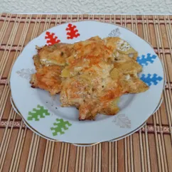 Запеченная картошка со сметаной и сыром