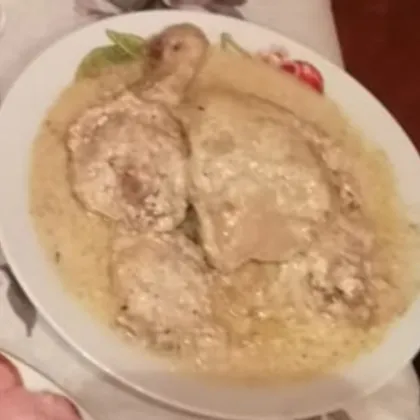 Курица замаринованная в сметанно-майонезном соусе с чесноком