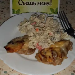 Салат с капустой грибами и крабовыми палочками