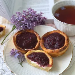 Корзиночки с творожным сыром и малиной