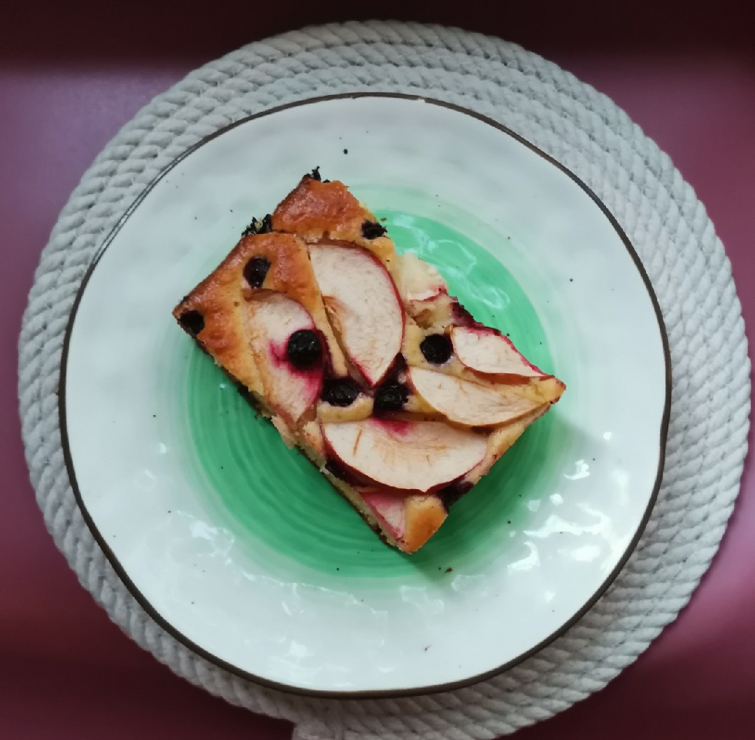 Шарлотка с творогом и яблоками в духовке - рецепт с фото и видео