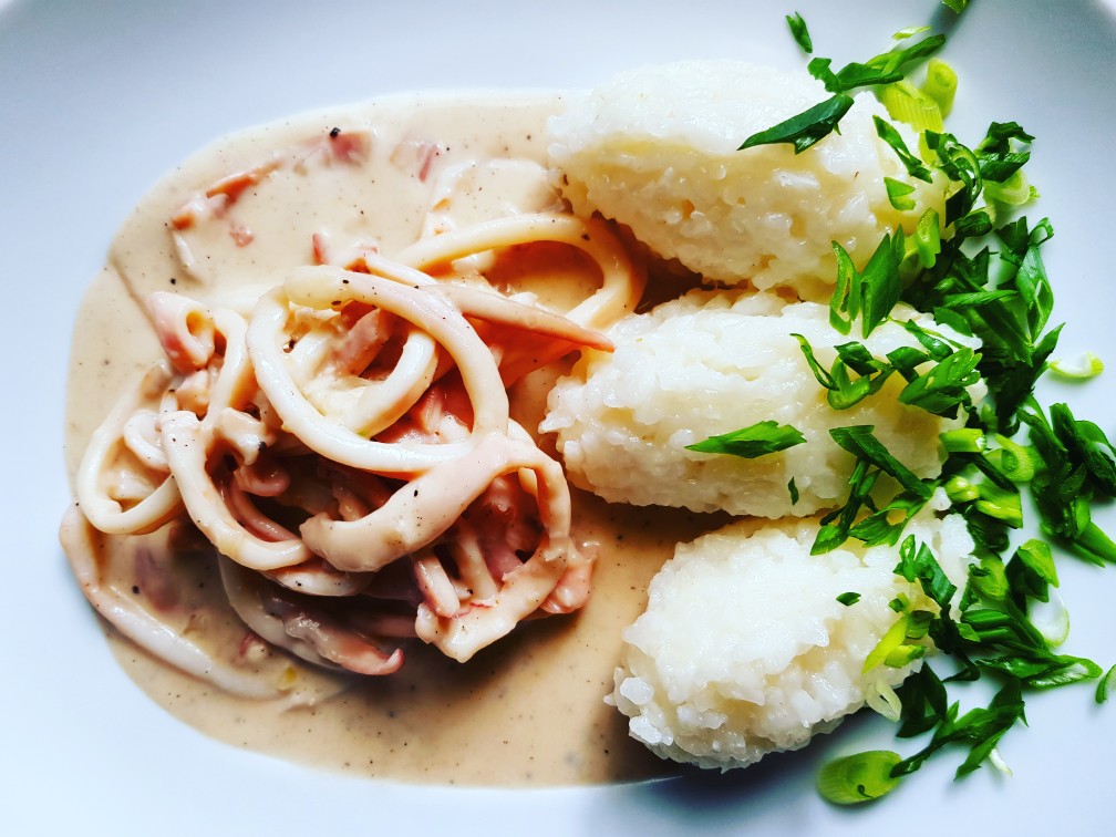 Нежный кальмар в сметанном соусе рецепт – Авторская кухня: Основные блюда. «Еда»