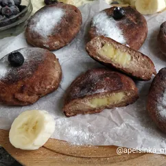 Шоколадные сырники с банановой начинкой