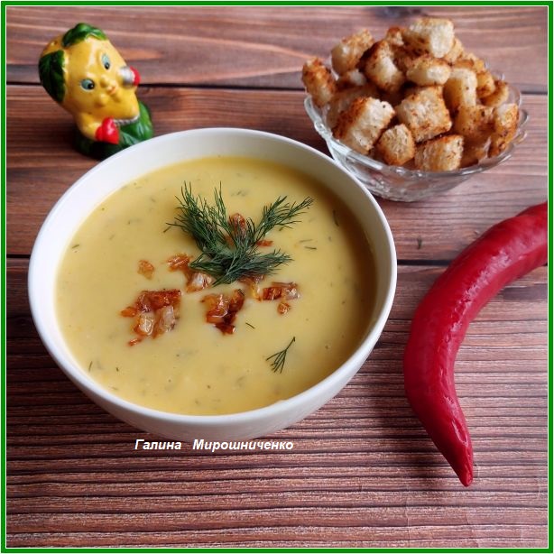 Овощной суп-пюре с жареным луком на обед