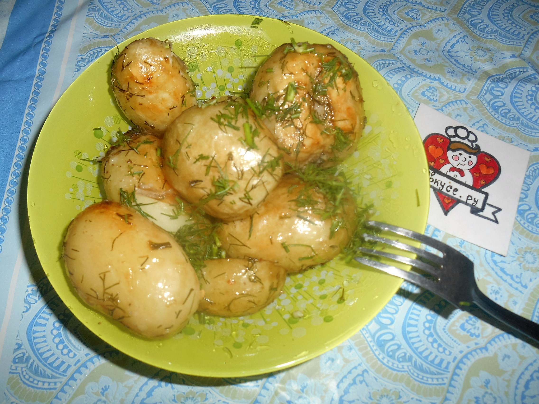 Запеченный молодой картофель с мясом в рукаве