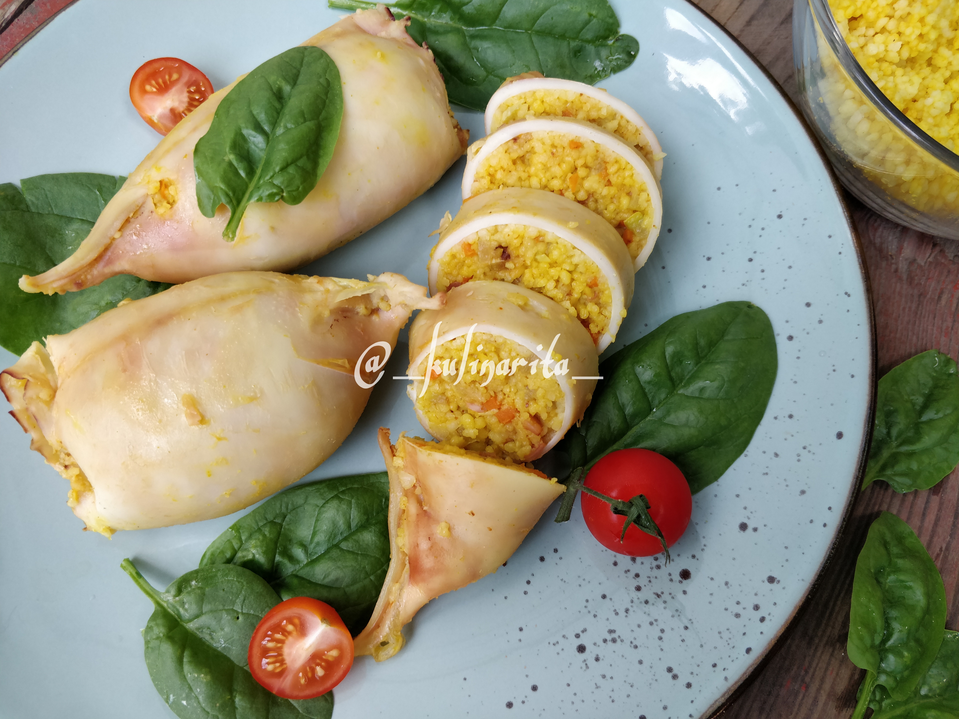 Кальмары, фаршированные кускусом и овощами