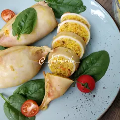 Кальмары, фаршированные кускусом и овощами