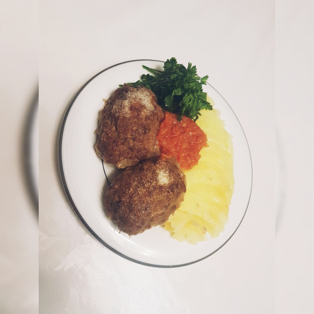 Мощные, сочные, вкусные котлеты с картофельным пюре