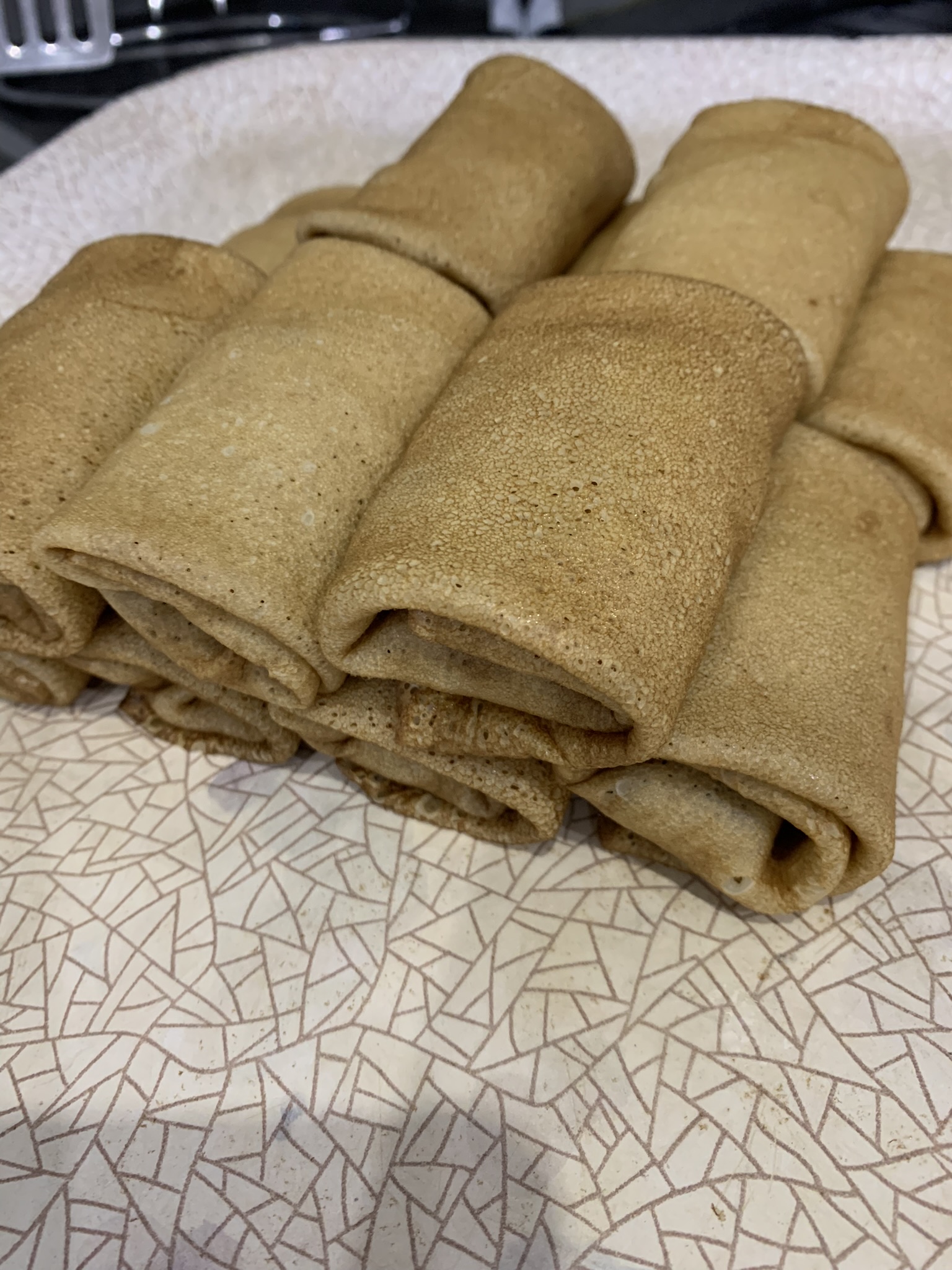 Блинчики из скисшего молока, фаршированные грибами