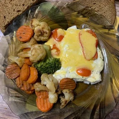 Филе трески в сливочном соусе и овощами на гриле