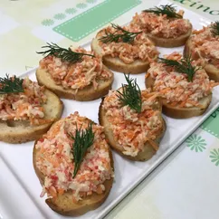 Бутерброды с крабовыми палочками