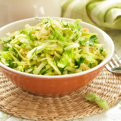 Салат из капусты и огурцов свежих