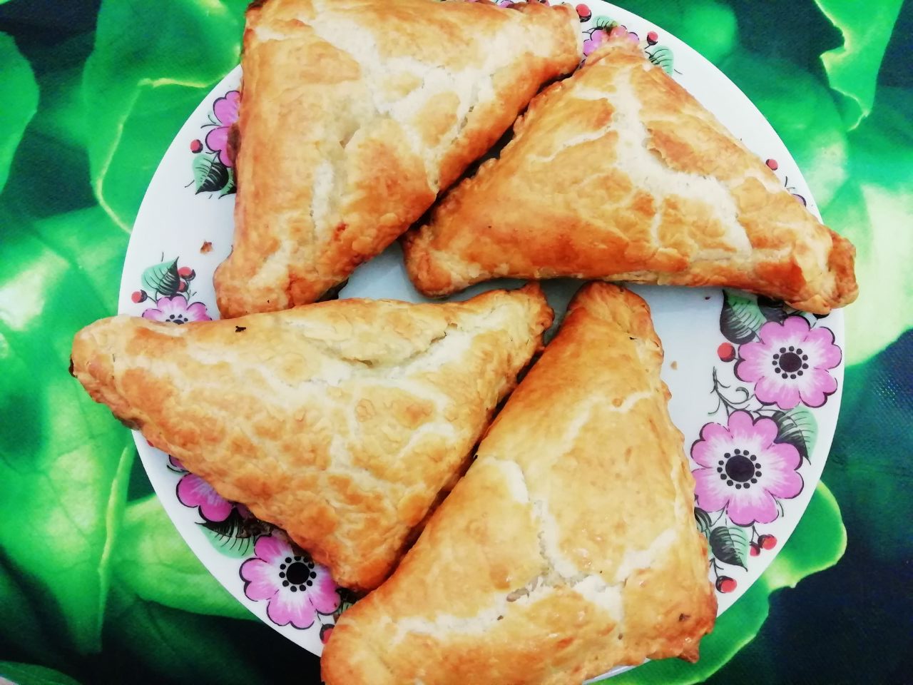 Самса из слоёного теста