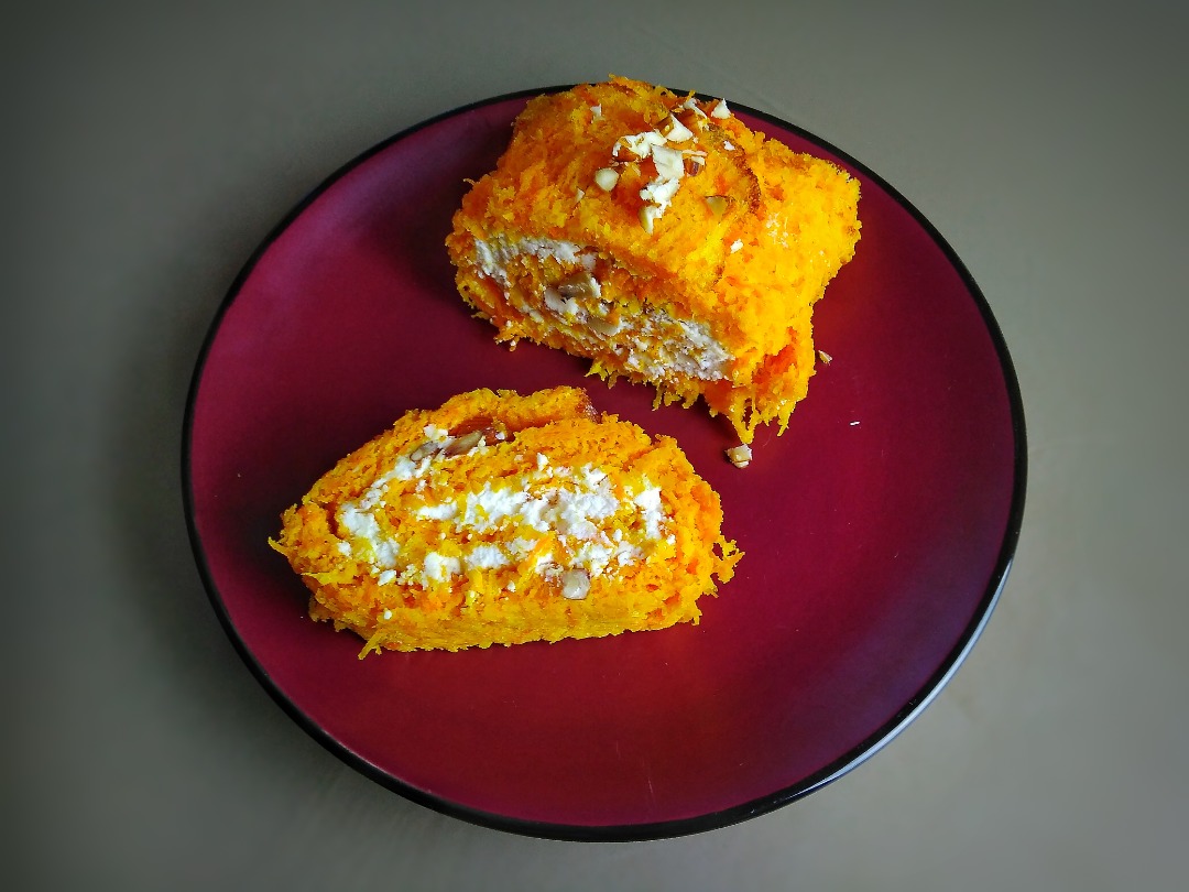 Морковно-апельсиновый рулет с миндалем