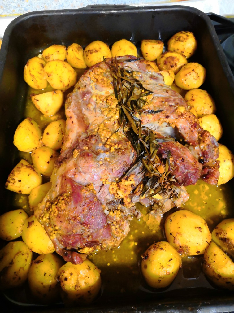 Маринованная свиная вырезка или шейка с картофелем в рукаве - в духовке