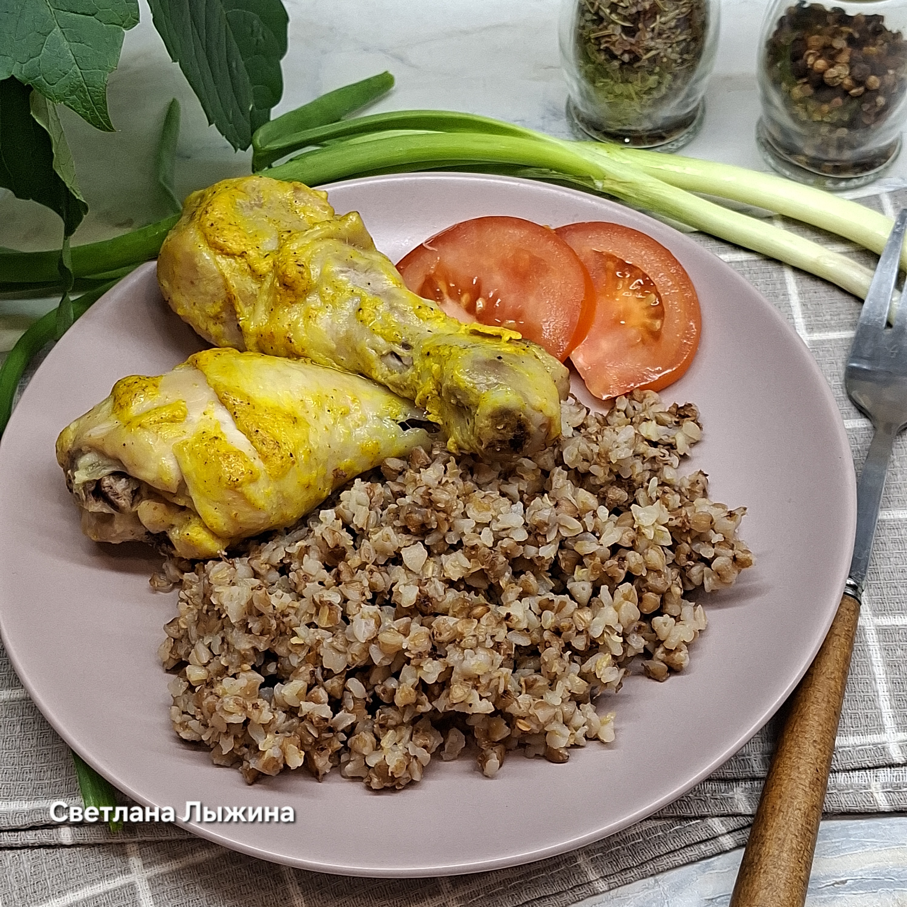 Куриные голени с гречкой в мультиварке 
