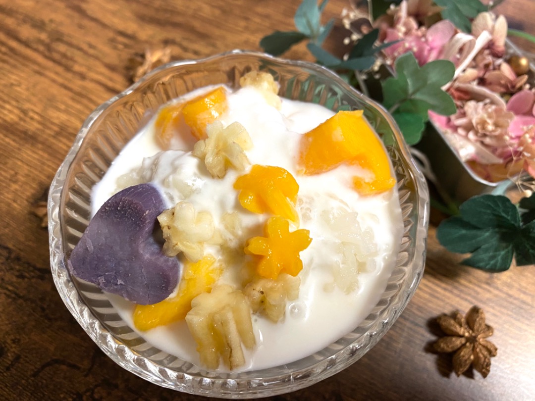Клейкий рис с кокосовым молоком и фруктами