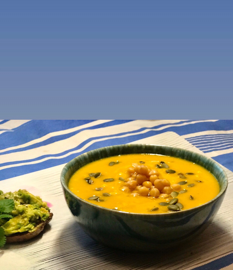 Тыквенный суп с нутом и семечками