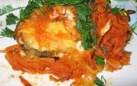 Тушеная с луком и сладким перцем рыба