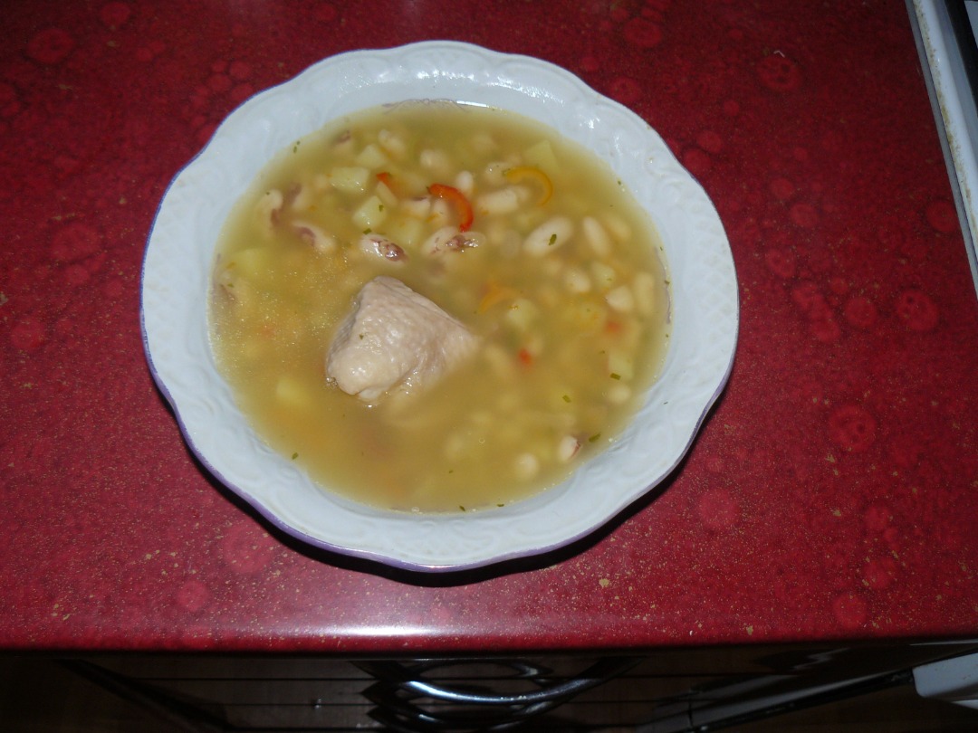 Куриный суп с стручковой фасолью