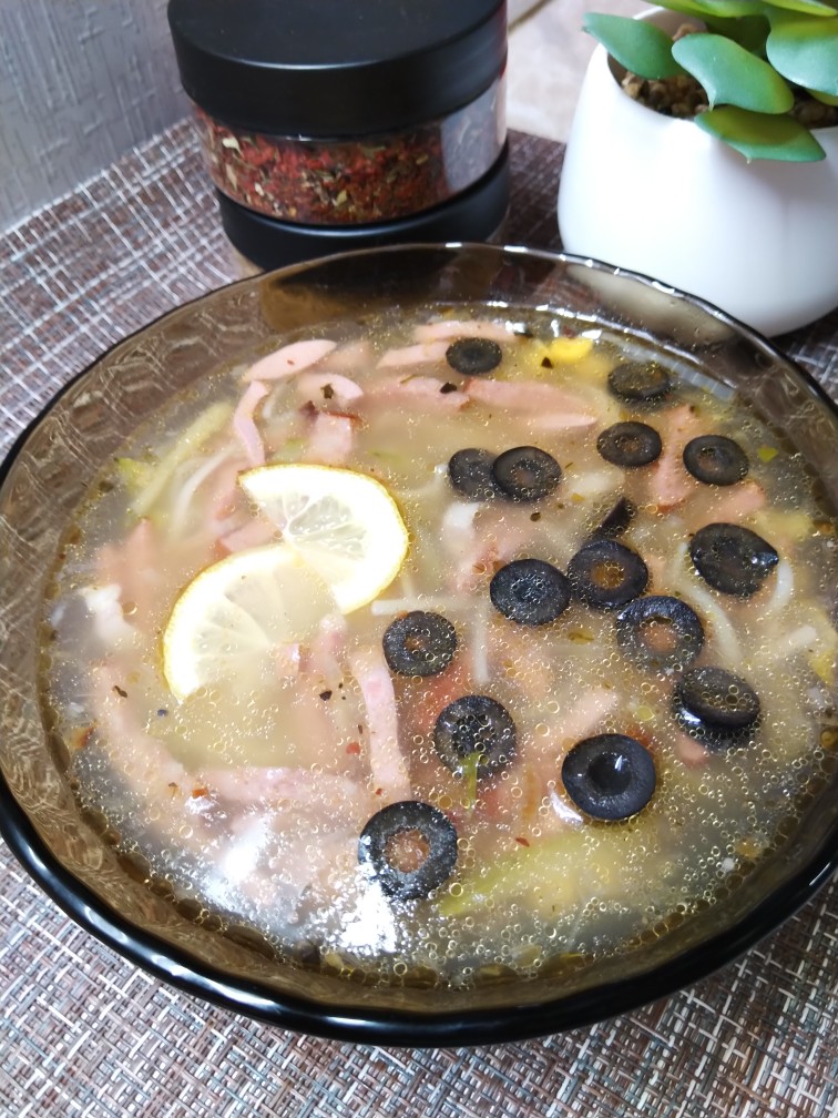 Вкусный супчик с колбаской
