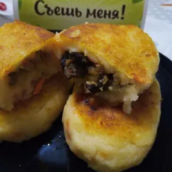 Картофельные зразы с грибами и курицей