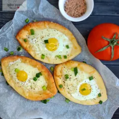 Творожные лодочки из рисовой муки с перепелиными яйцами