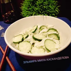 Салат со свежей капустой и огурцами