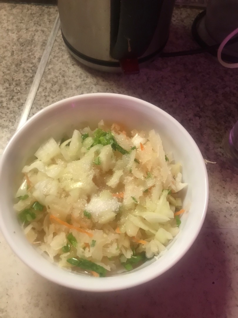 Салат из квашеной капусты