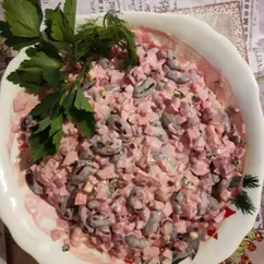 Салат из красной фасоли и крабовых палочек