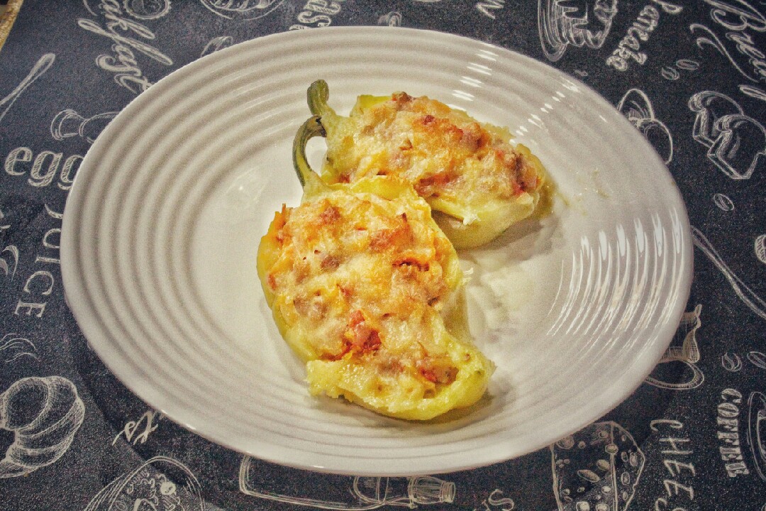 Перец фаршированный копченой курицей